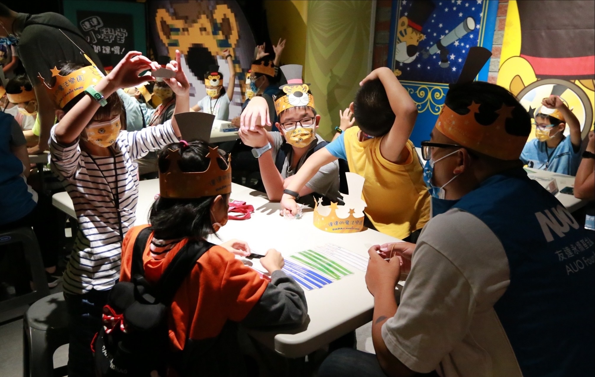 k1体育以永续理念推动全人教育计划，内外结盟储备科普教育人才，荣获亚太永续行动奖社会共融面的金奖肯定