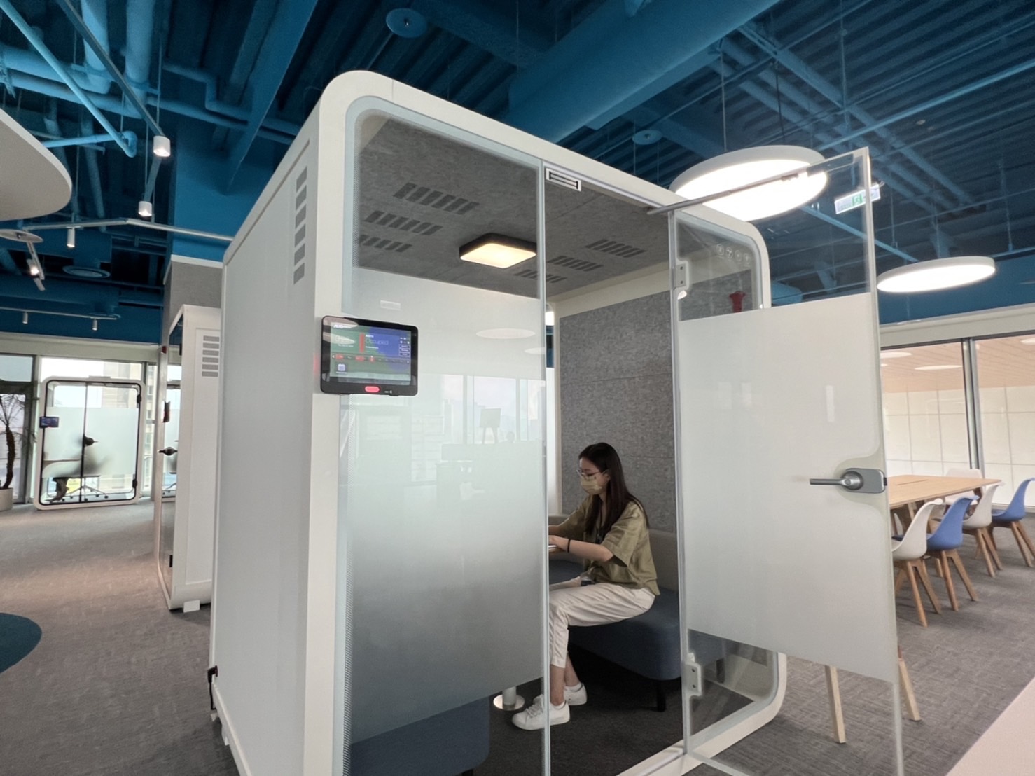 友達高雄據點的智慧行動辦公艙，展現友達在面板以外的研發應用軟實力