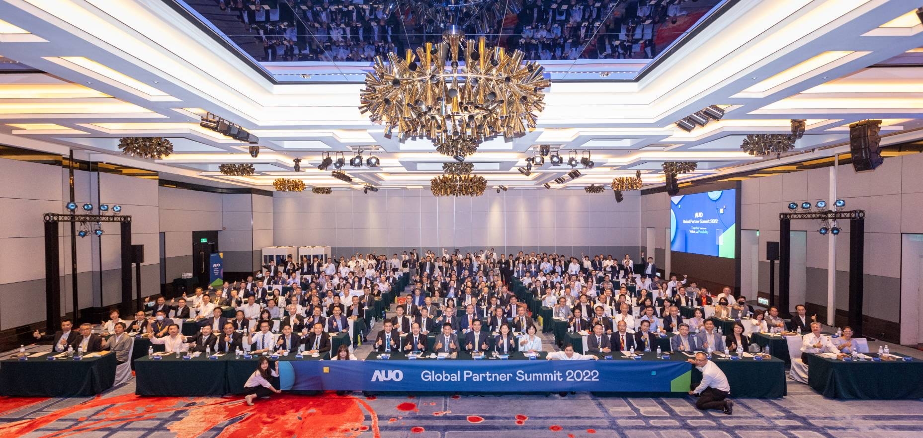 友達推動「安心、創新、用心、同心、盡心」五星職旅，為菲籍員工打造全方位照護，首度贏得「人權實踐與發展領袖獎」殊榮