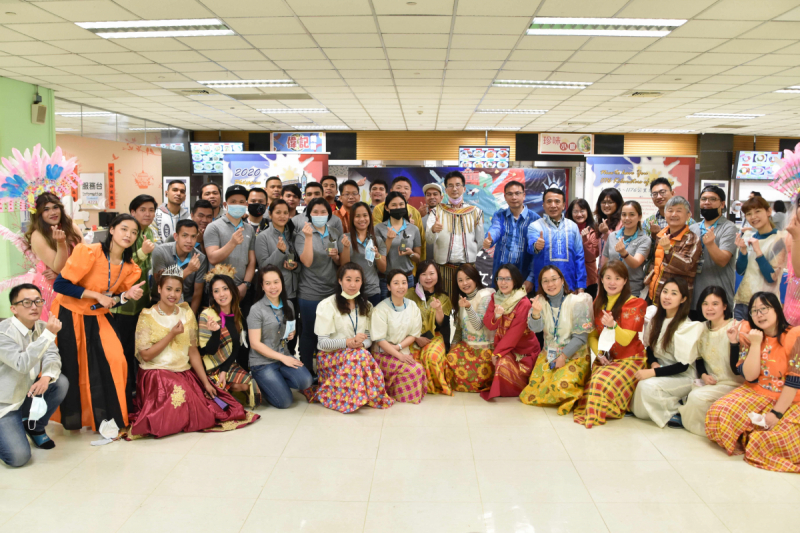 友達推動「安心、創新、用心、同心、盡心」五星職旅，為菲籍員工打造全方位照護，首度贏得「人權實踐與發展領袖獎」殊榮