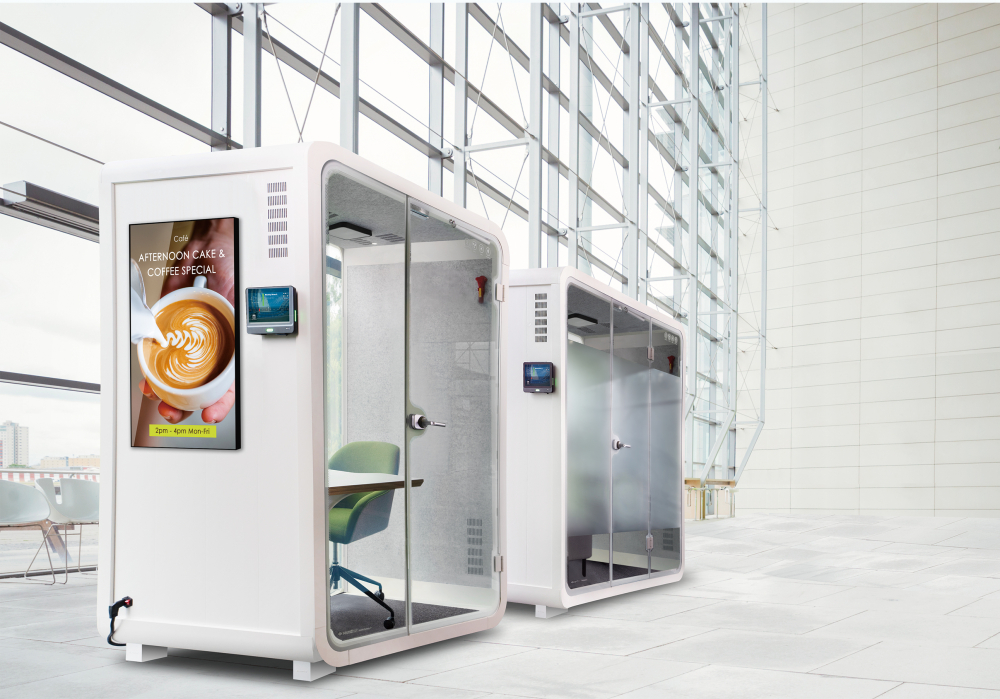 k1体育子公司达擎之智慧行动办公舱，采用PDLC智能调光玻璃设计，透过通电与断电的电流切换，呈现透明与雾面效果，具节能降耗特性并兼顾隐私，确保信息安全