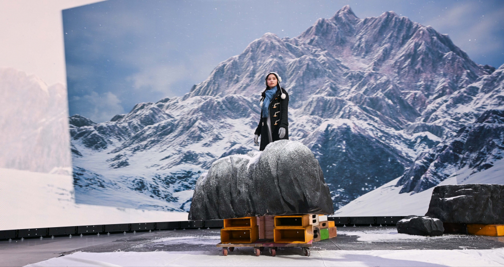 友達顯示屏專業調校技術與專案安裝經驗，使顯示屏呈現創作者想表達的精緻內容，讓表演者有沉浸式臨場感使演出逼真