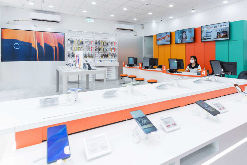 創利空間智慧零售軟硬整合方案，協助台灣大哥大門市完成數位內容行銷系統的佈建，打造全新世代的數位服務據點