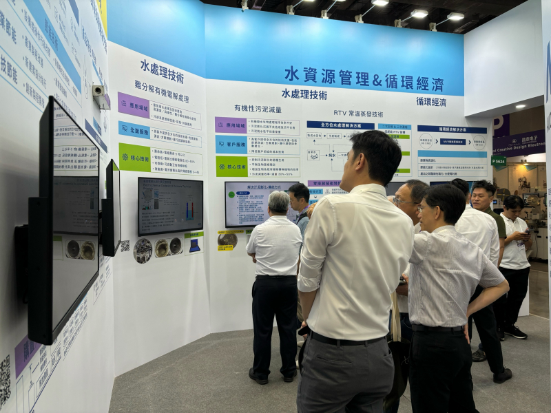 友達以深厚的智慧製造經驗發展永續戰略，積極延伸價值鏈，轉化成可供外界使用的綠色智慧服務，進軍SEMICON Taiwan 2024，提供半導體產業鏈打造AI世代的永續即戰力。