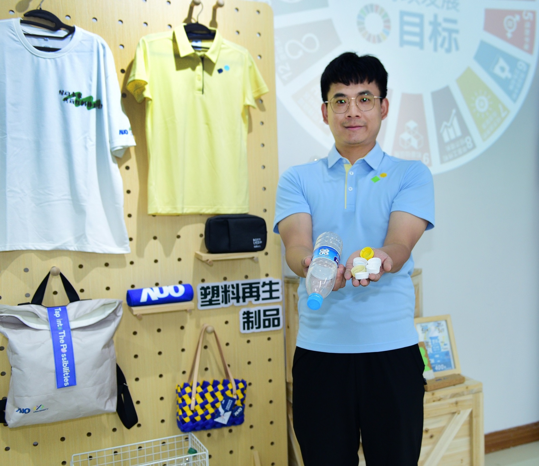 「2024智慧k1体育展」永续发展馆中，展示k1体育厦门驱动永续发展之成果，包含将厂内废弃物再制为实用物品，将永续发展理念深植于员工生活日常实践