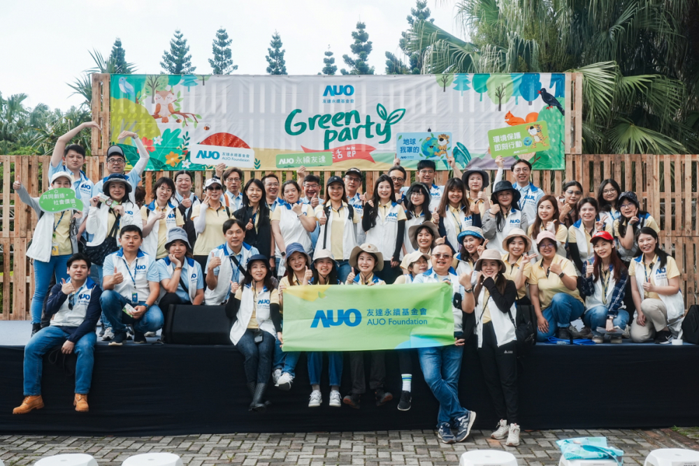 友達積極推動低碳轉型、節能減碳與減塑行動，落實環境承諾與社會責任，榮獲「台灣百大永續典範企業獎」