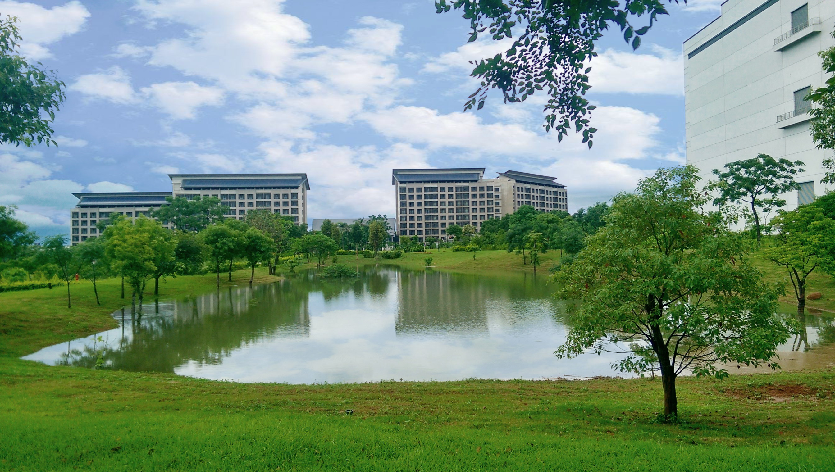 友達在氣候變遷與水安全兩大主題，獲CDP雙A全球領導級肯定。在氣候變遷面，友達重視營運廠區自然共生，透過TNFD國際框架制定自然衝擊相關的調適與減緩策略，強化企業氣候韌性